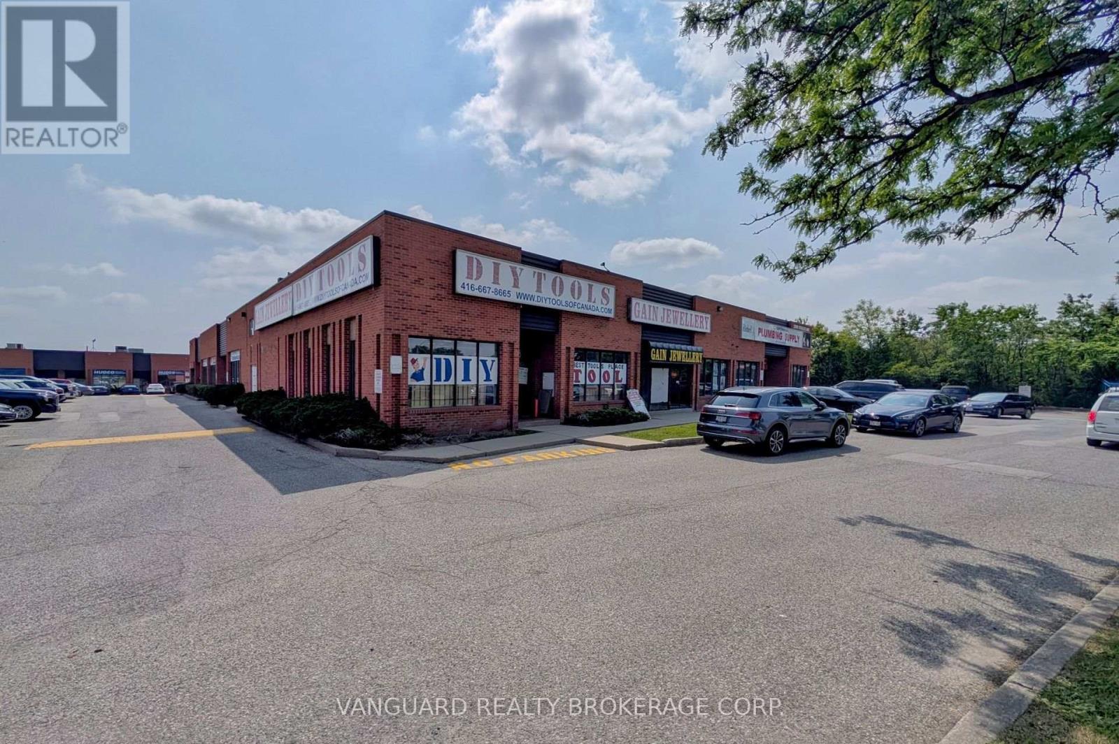 38 – 2901 STEELES AVENUE