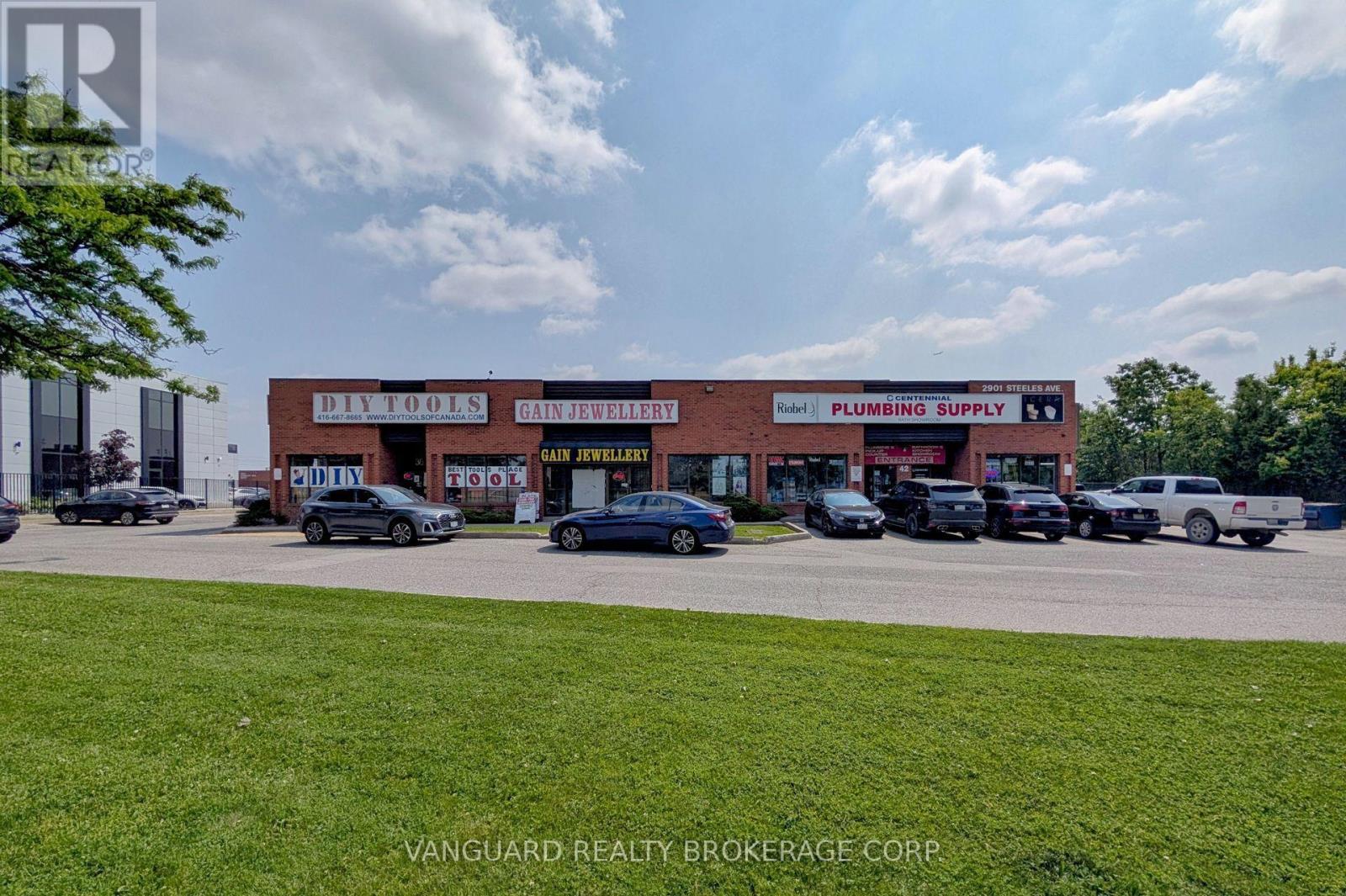 38 – 2901 STEELES AVENUE