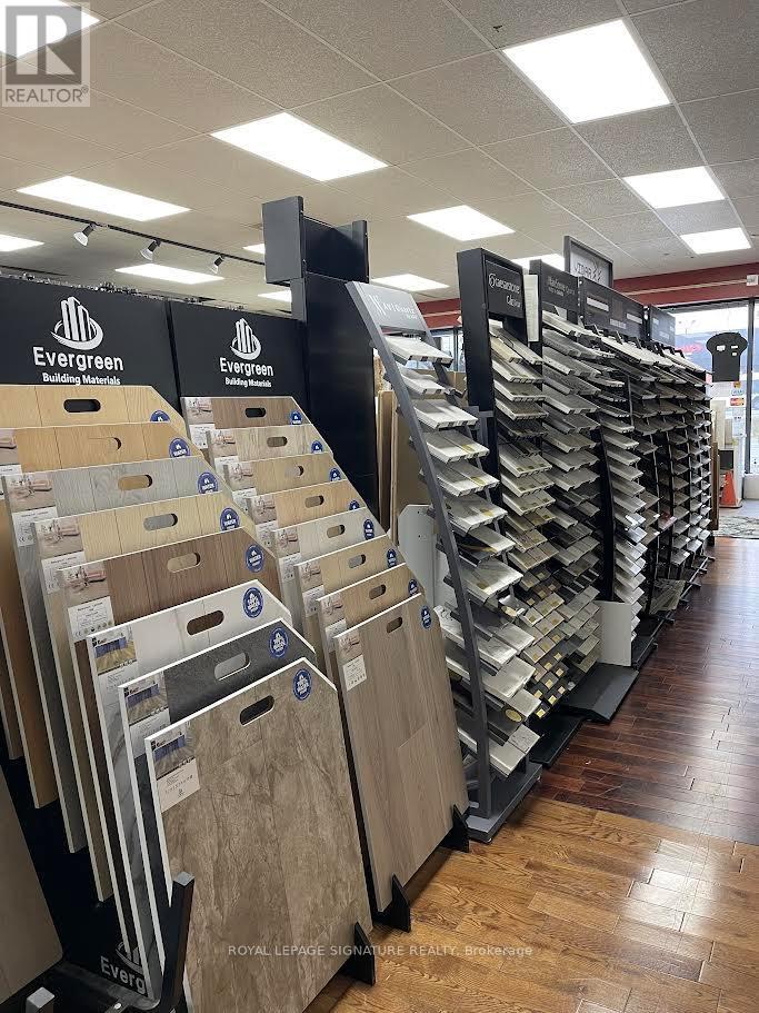 1862 DUNDAS STREET E