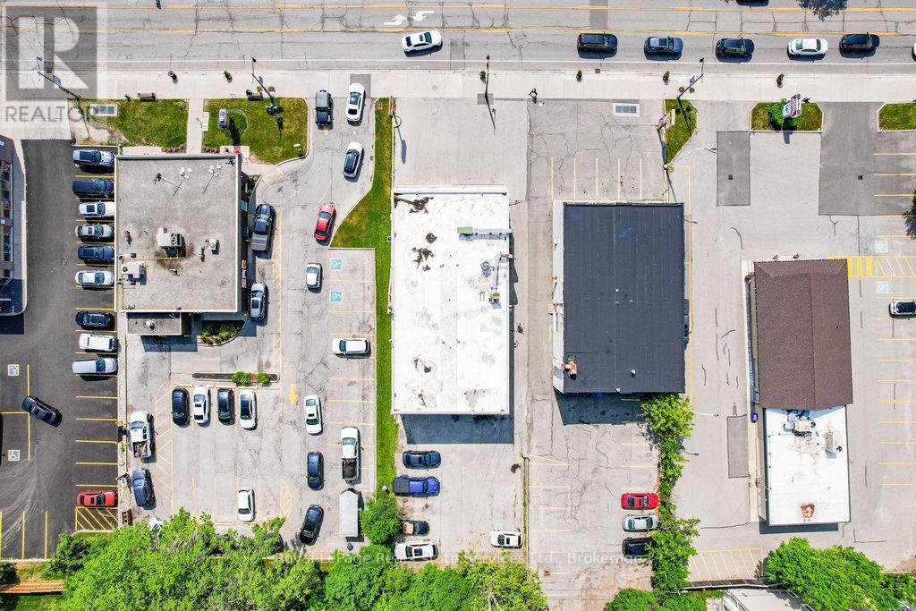 2307 – 2309 LAKESHORE ROAD W