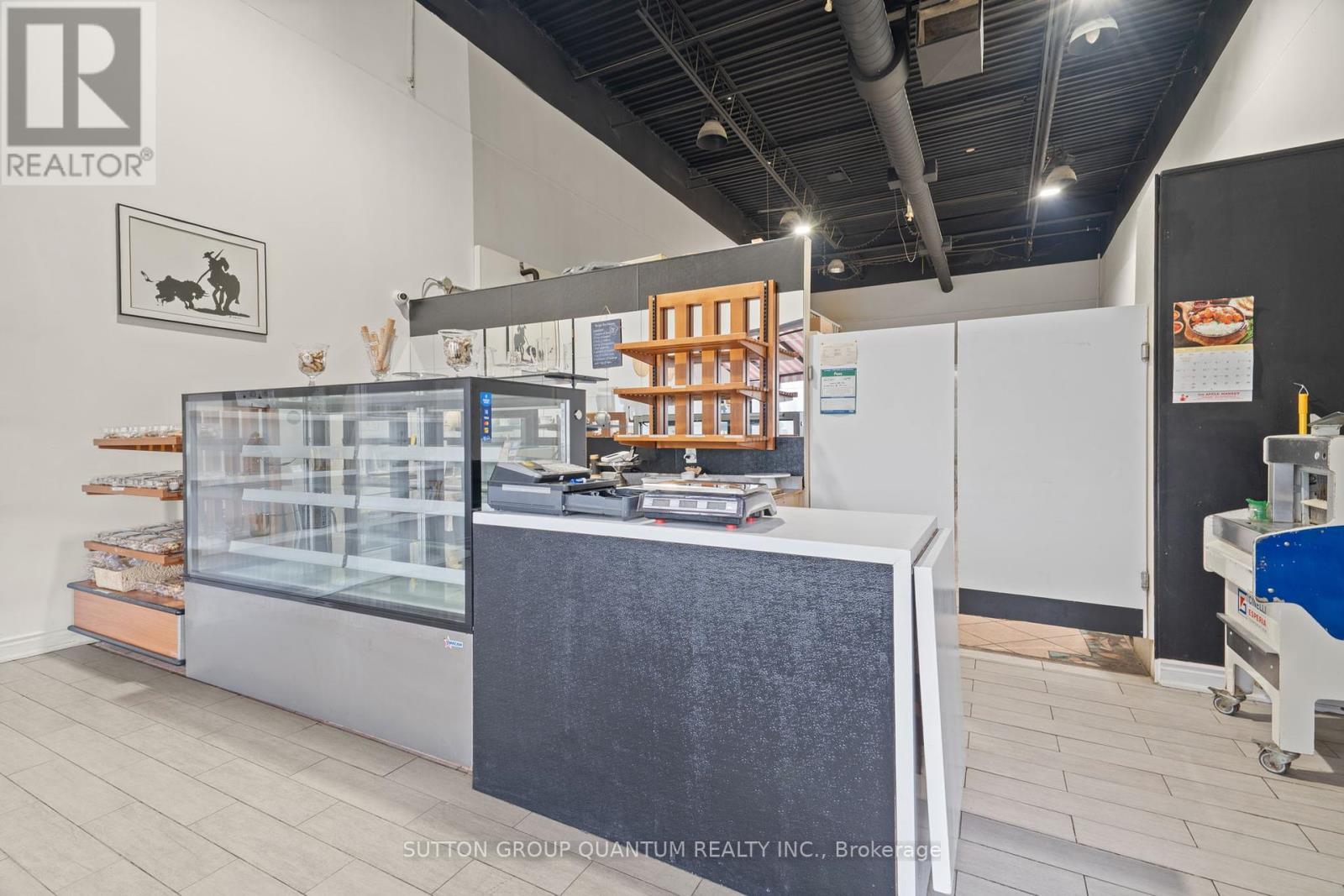 6 – 2555 DIXIE ROAD