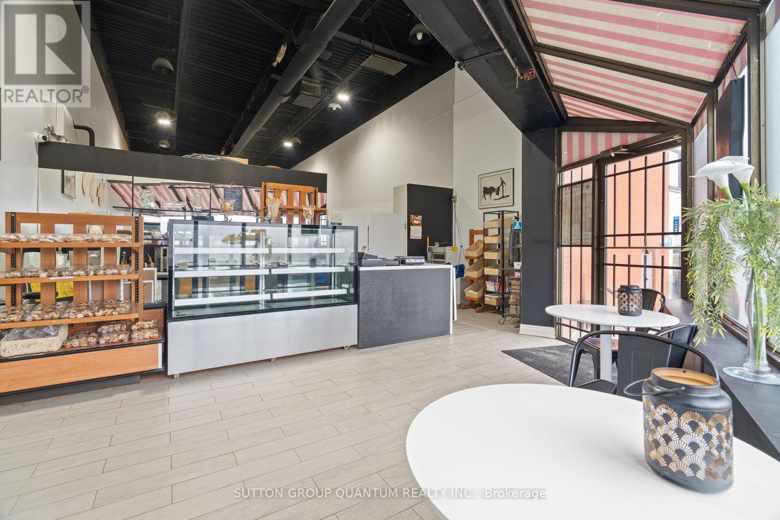 6 – 2555 DIXIE ROAD