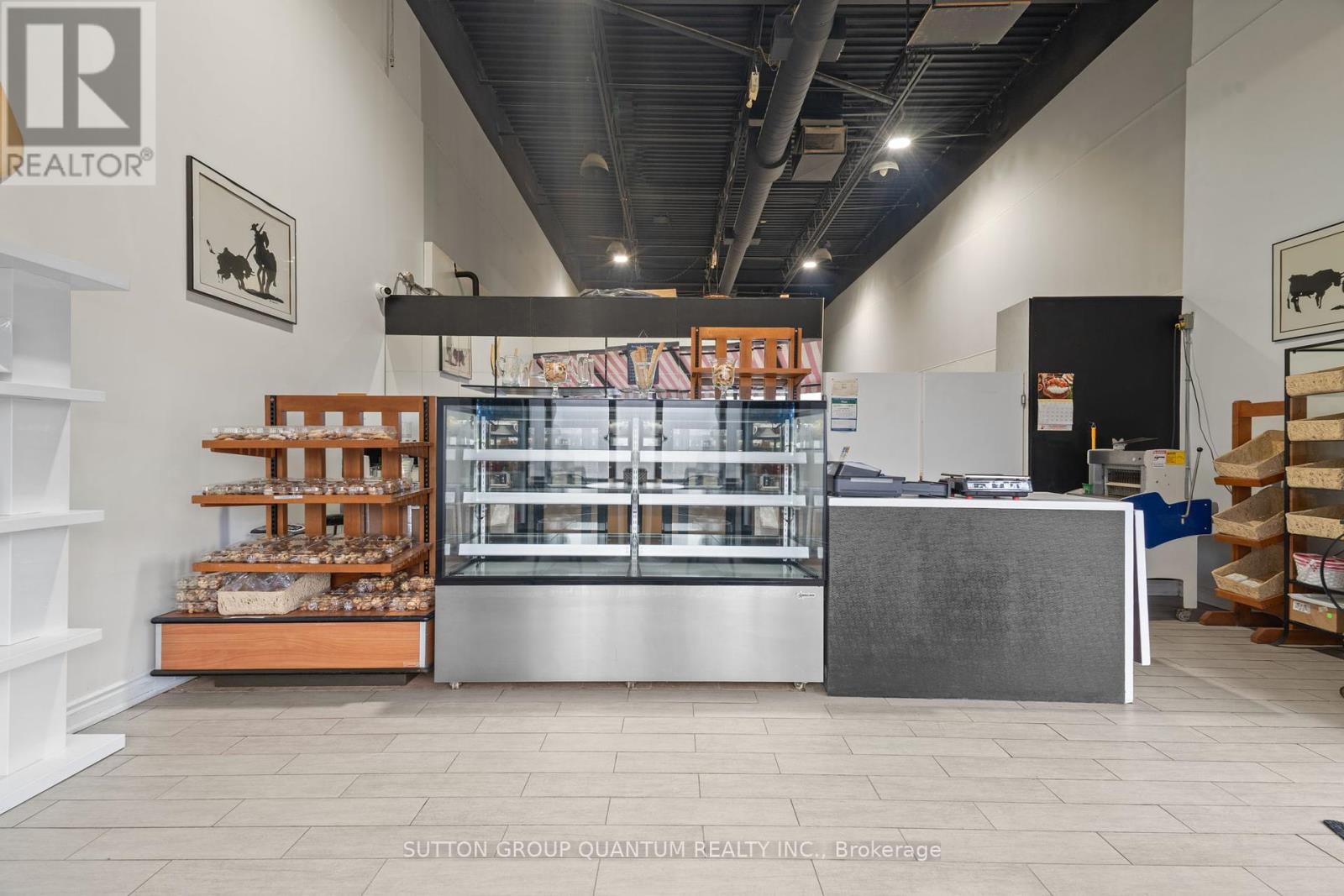 6 – 2555 DIXIE ROAD