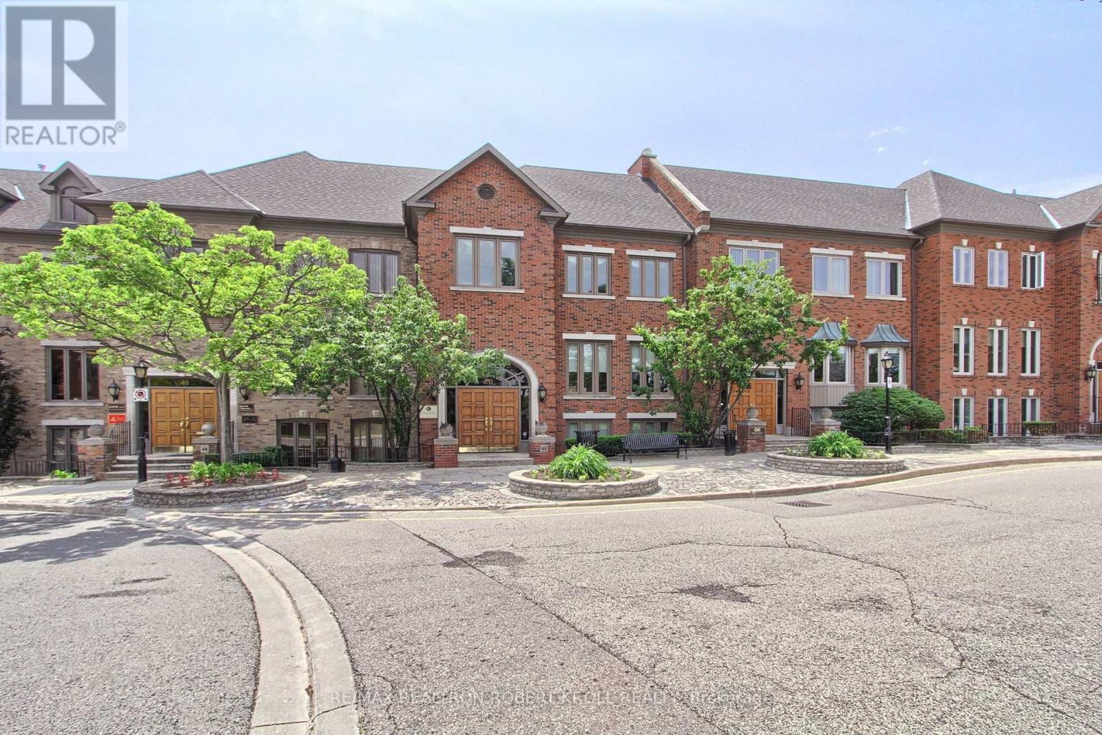 300 FULL FLOOR – 46 VILLAGE CENTRE PLACE