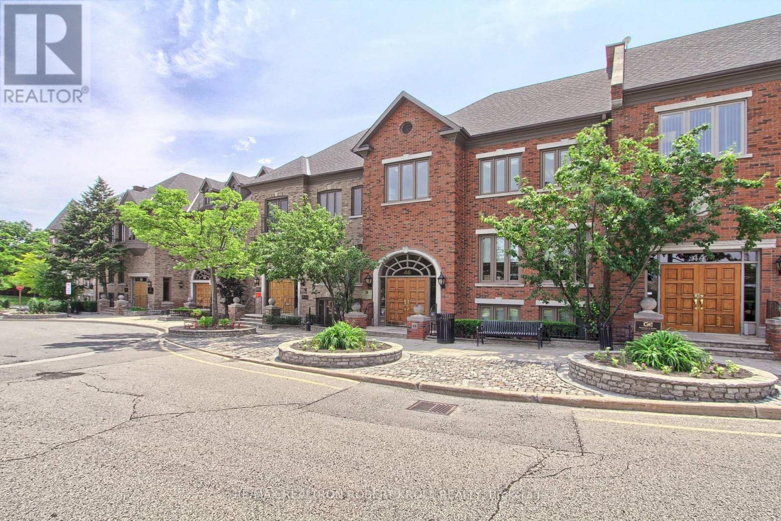 300 FULL FLOOR – 46 VILLAGE CENTRE PLACE