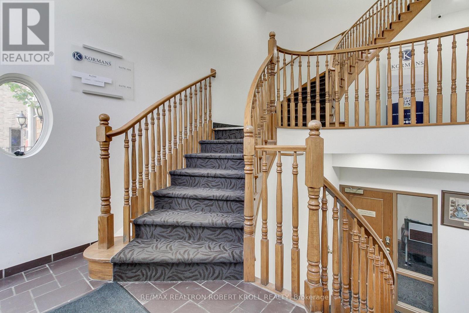 300 FULL FLOOR – 46 VILLAGE CENTRE PLACE