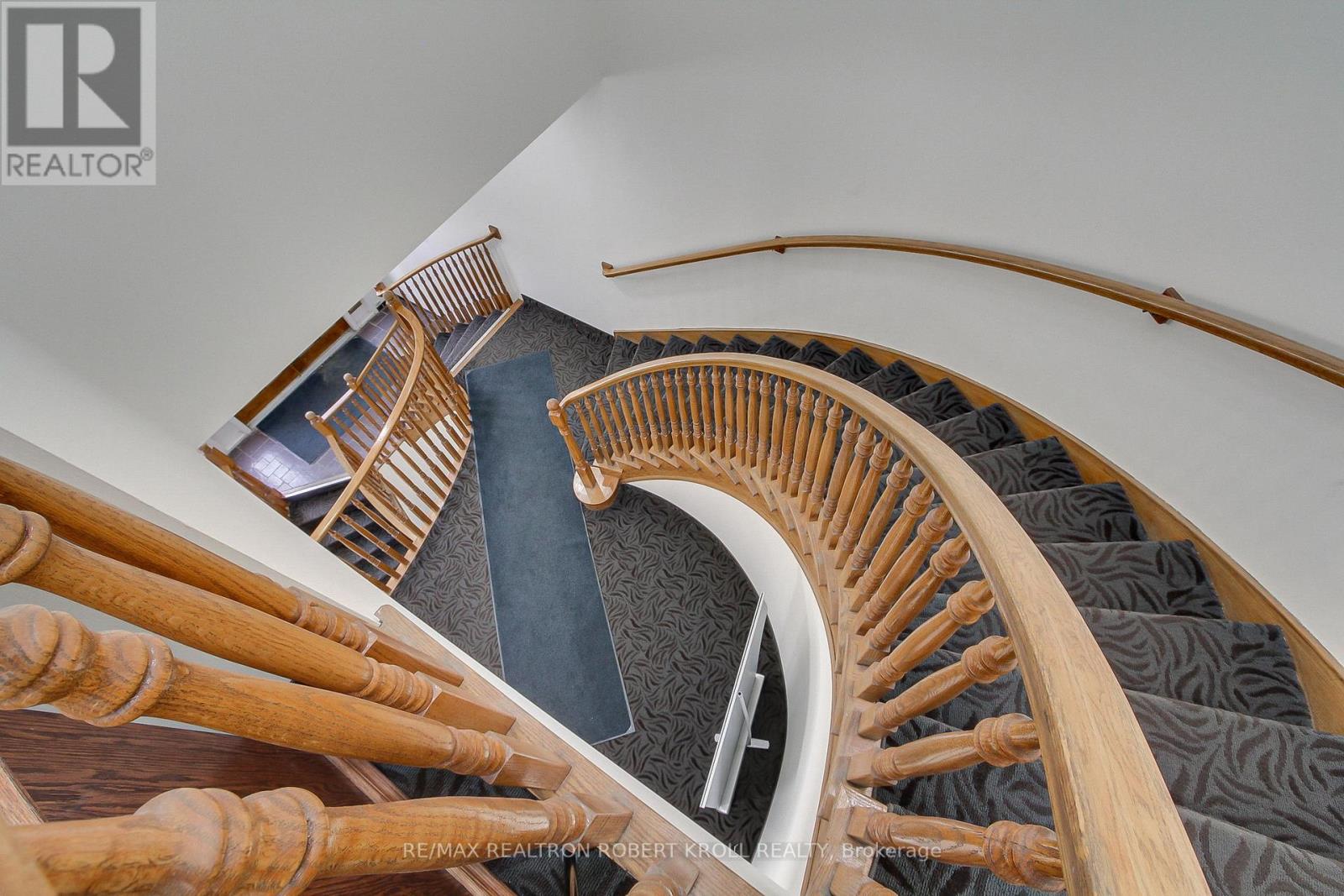 300 FULL FLOOR – 46 VILLAGE CENTRE PLACE