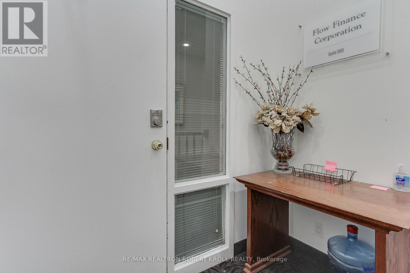 300 FULL FLOOR – 46 VILLAGE CENTRE PLACE