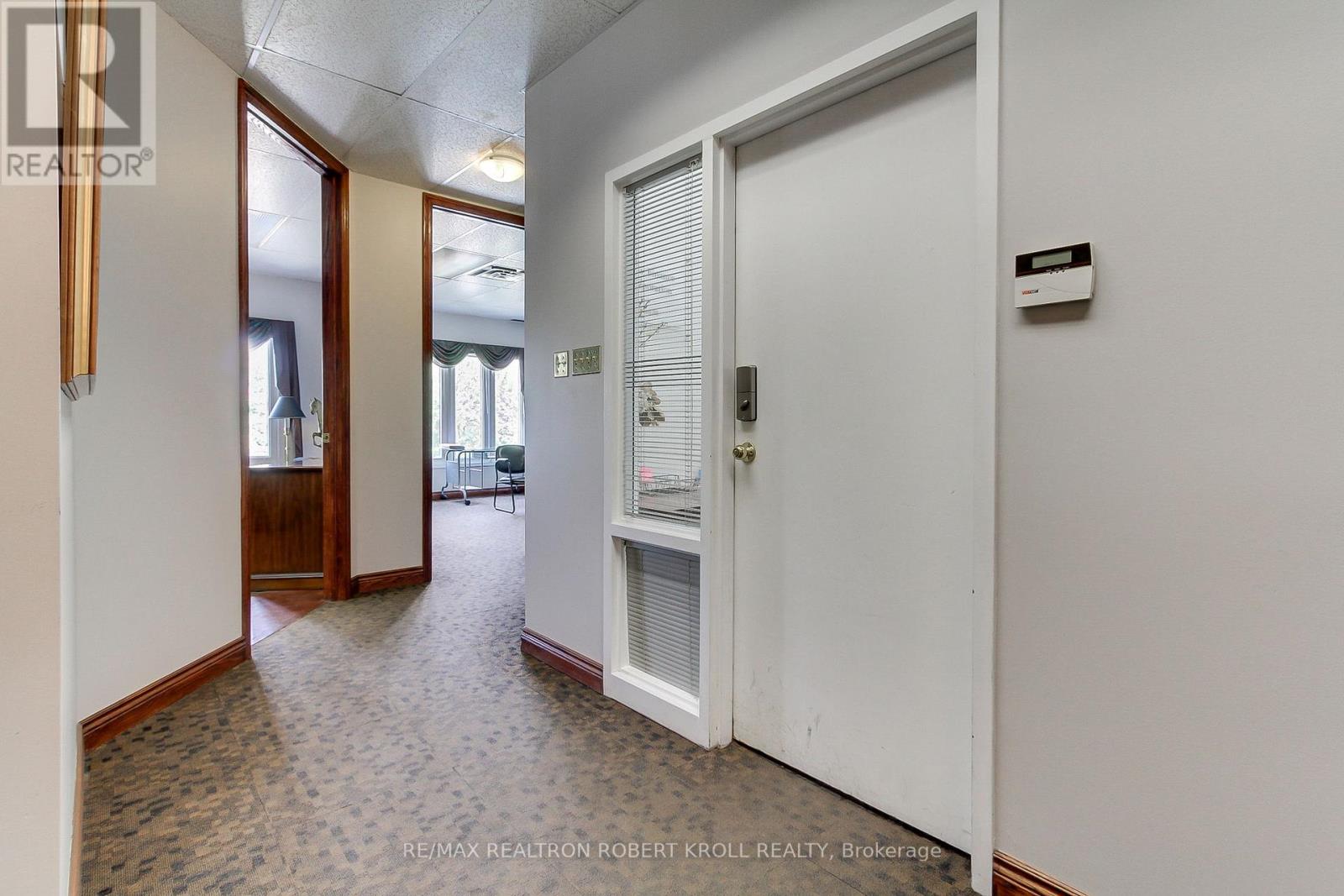 300 FULL FLOOR – 46 VILLAGE CENTRE PLACE