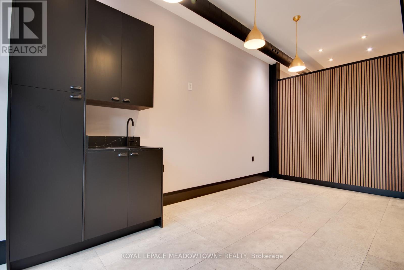 ROOM A – 43 MAIN STREET S