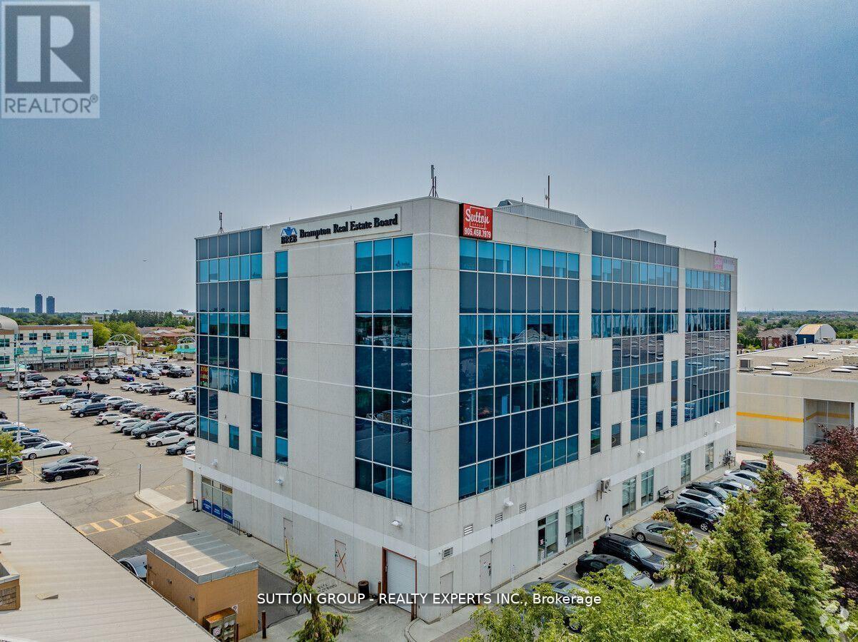 400 (RM-2) – 60 GILLINGHAM DRIVE