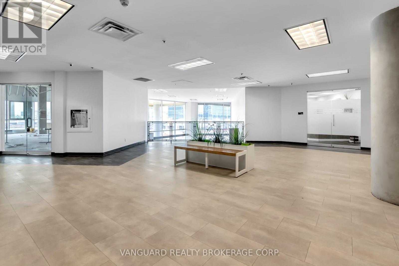 401 – 1275 FINCH AVENUE W