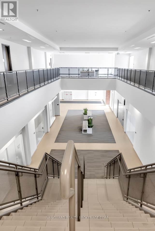 401 – 1275 FINCH AVENUE W