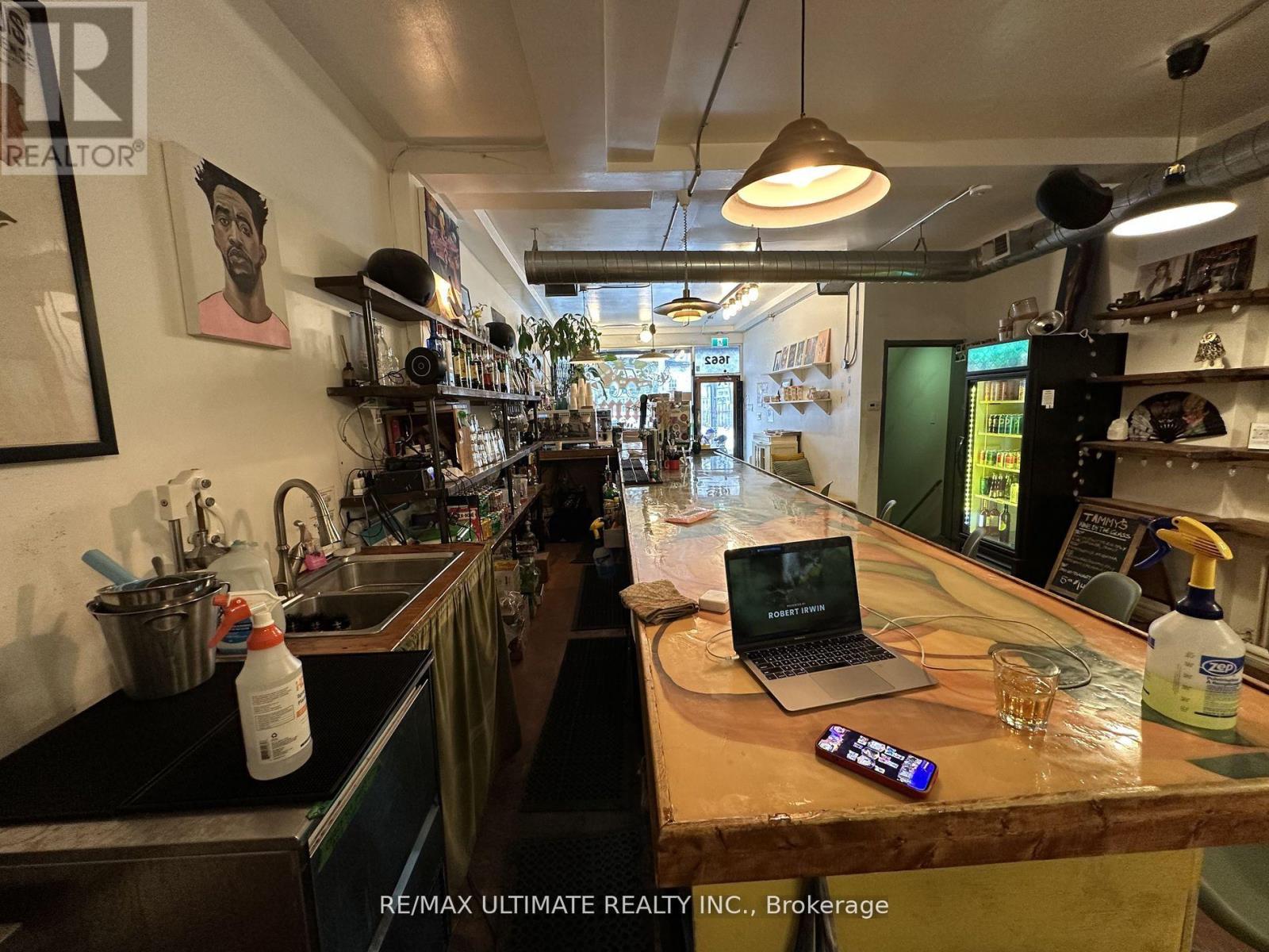 1662 QUEEN STREET W