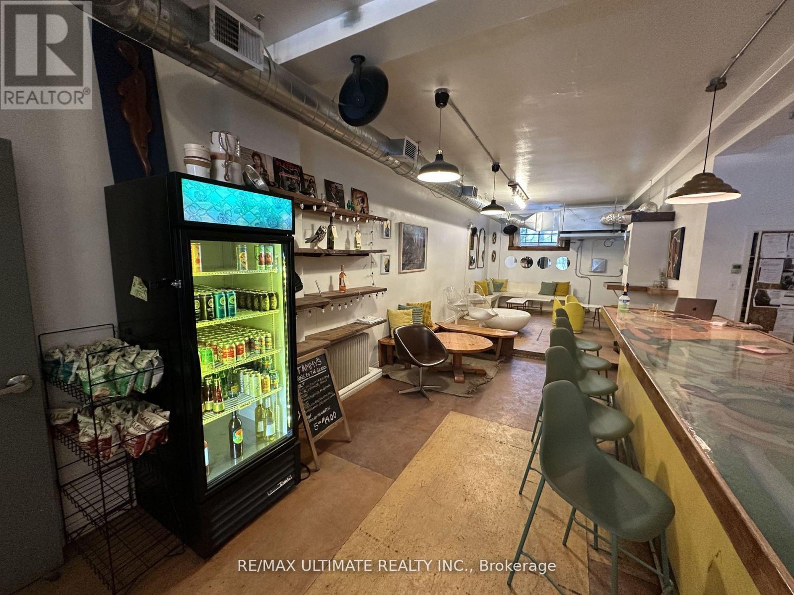 1662 QUEEN STREET W