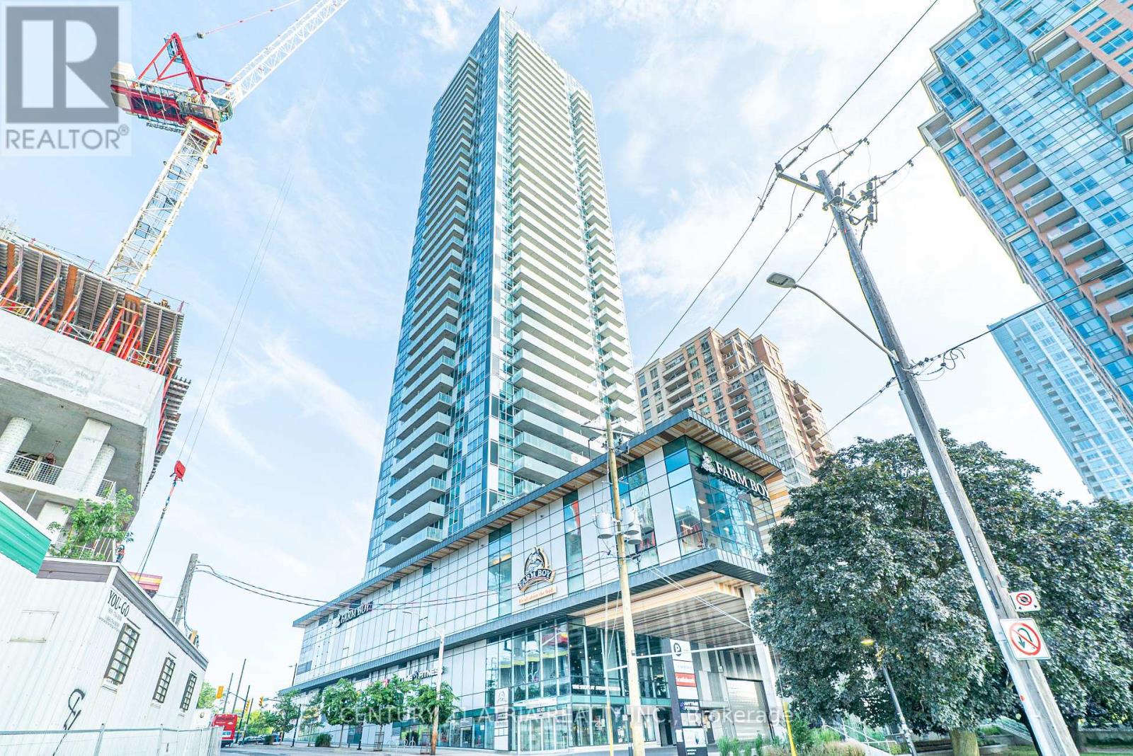 3 – 5245 DUNDAS STREET W