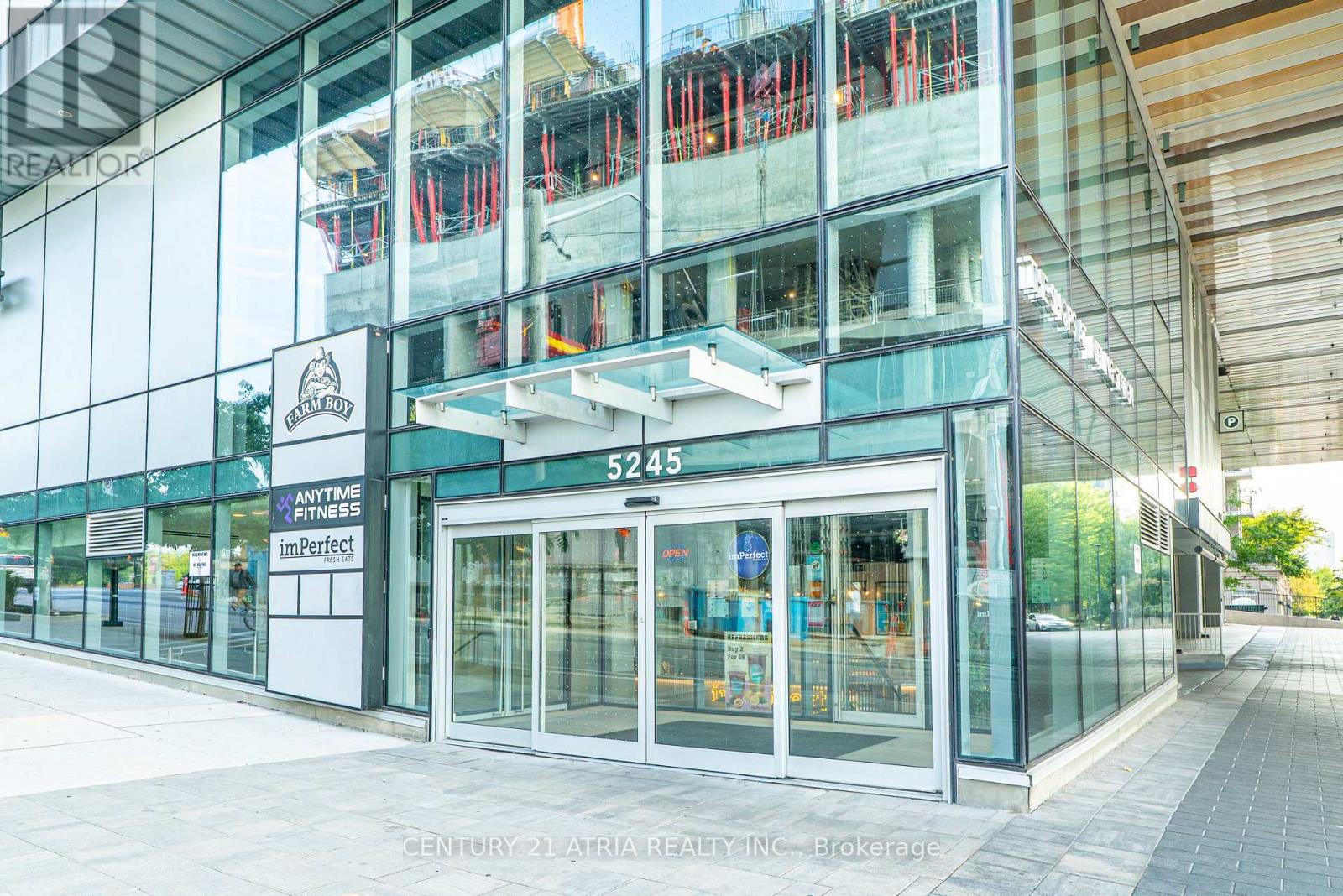 3 – 5245 DUNDAS STREET W