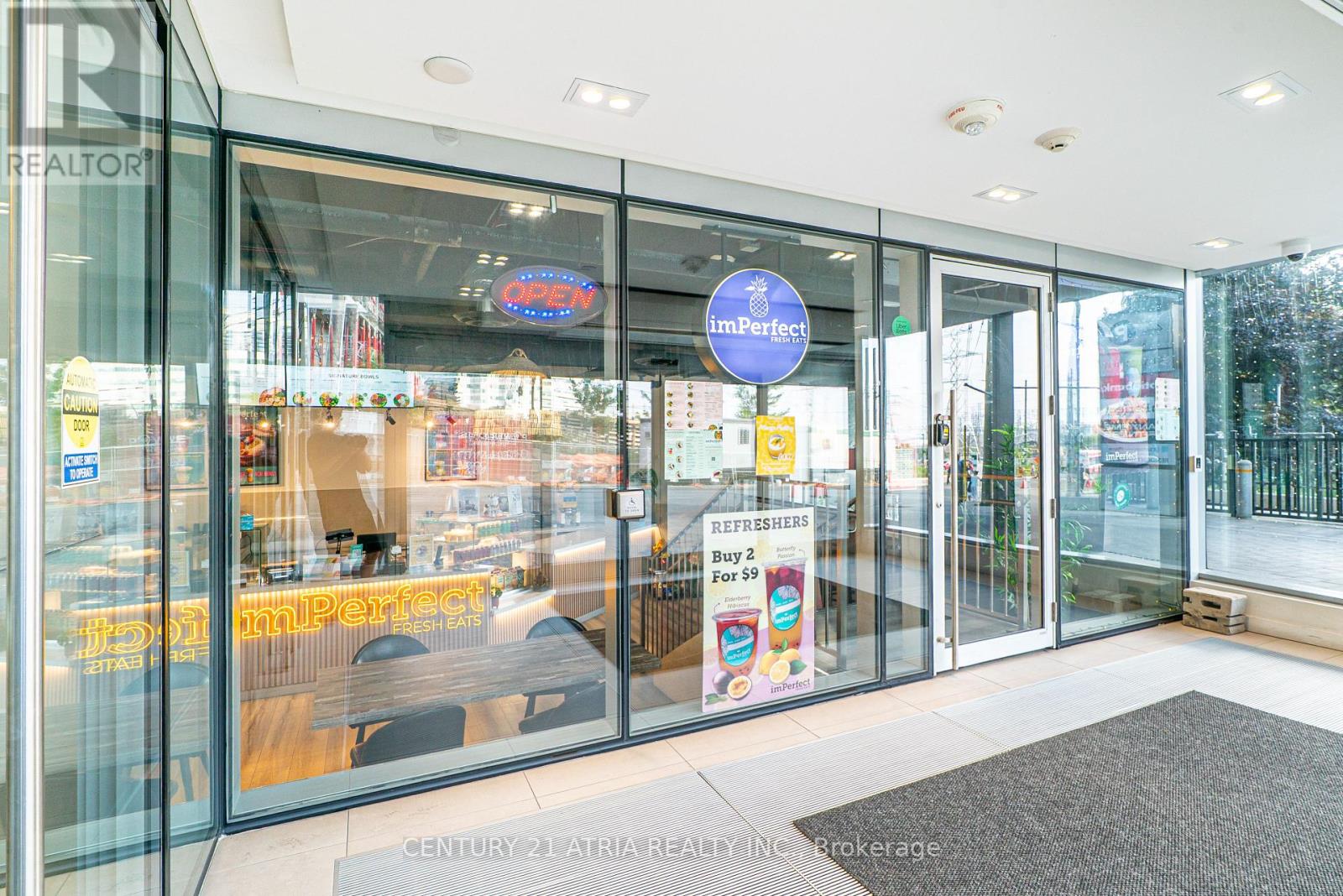 3 – 5245 DUNDAS STREET W