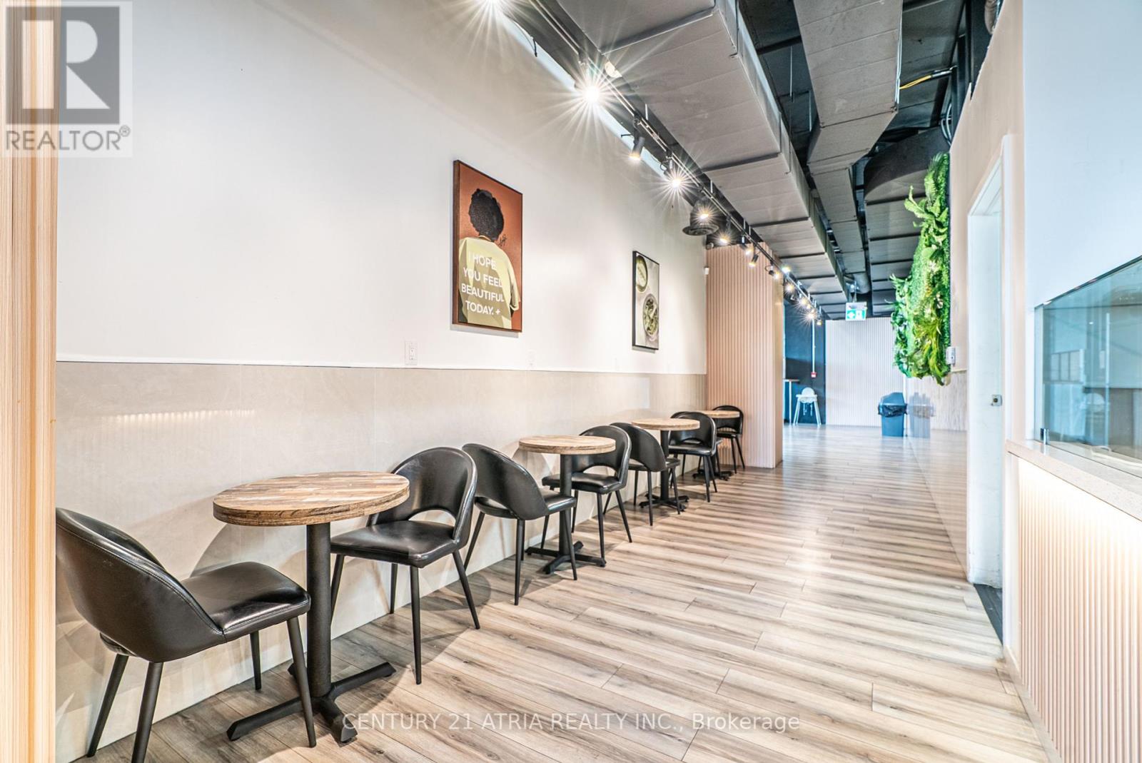 3 – 5245 DUNDAS STREET W