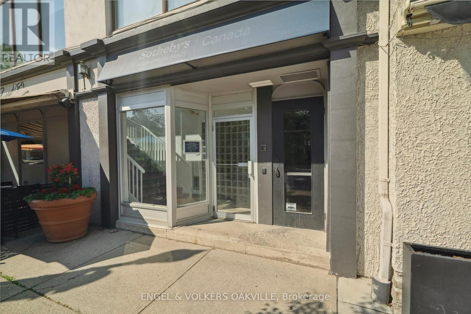 125 LAKESHORE ROAD E