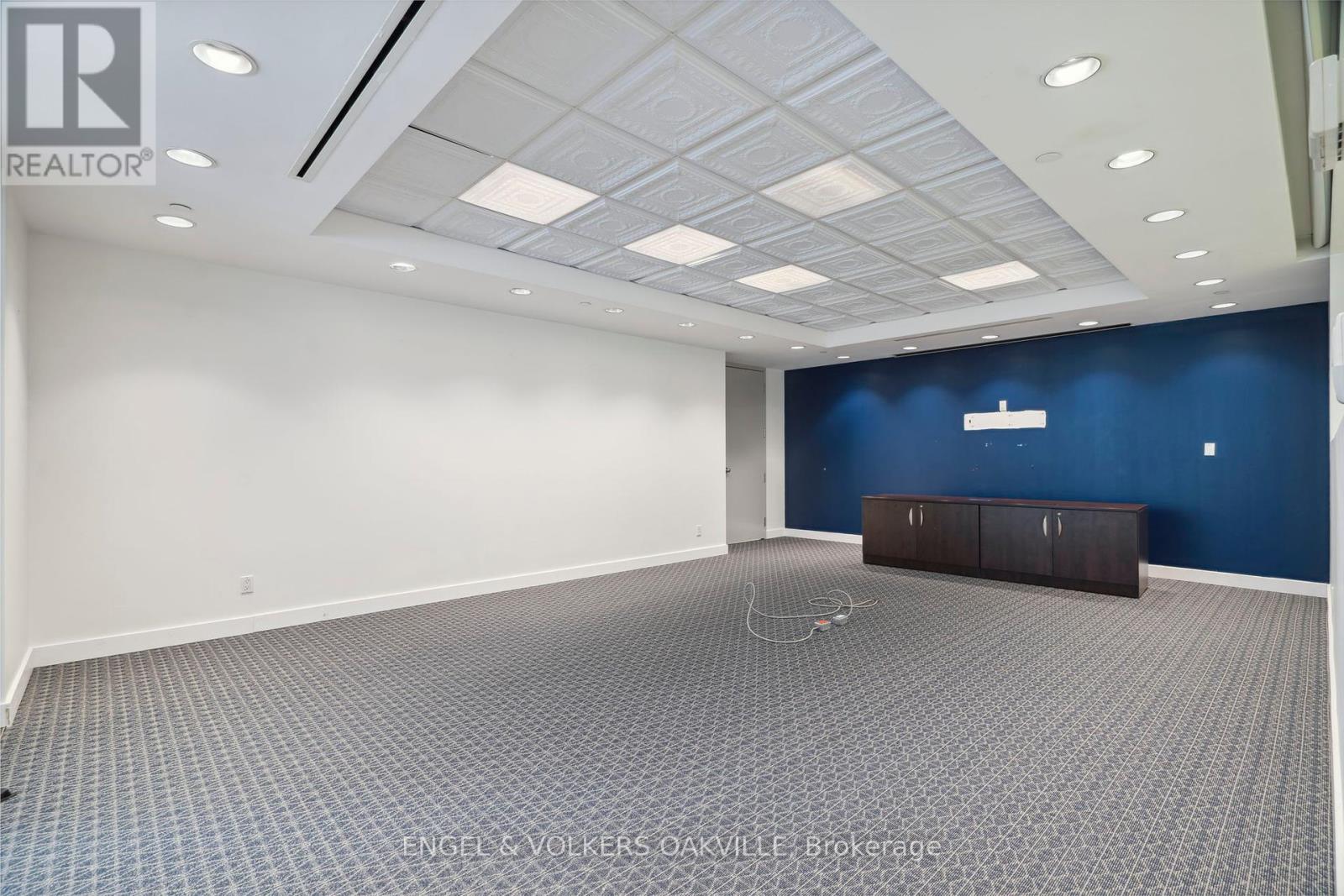 125 LAKESHORE ROAD E