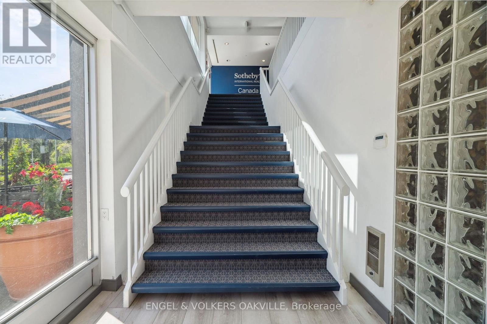 125 LAKESHORE ROAD E