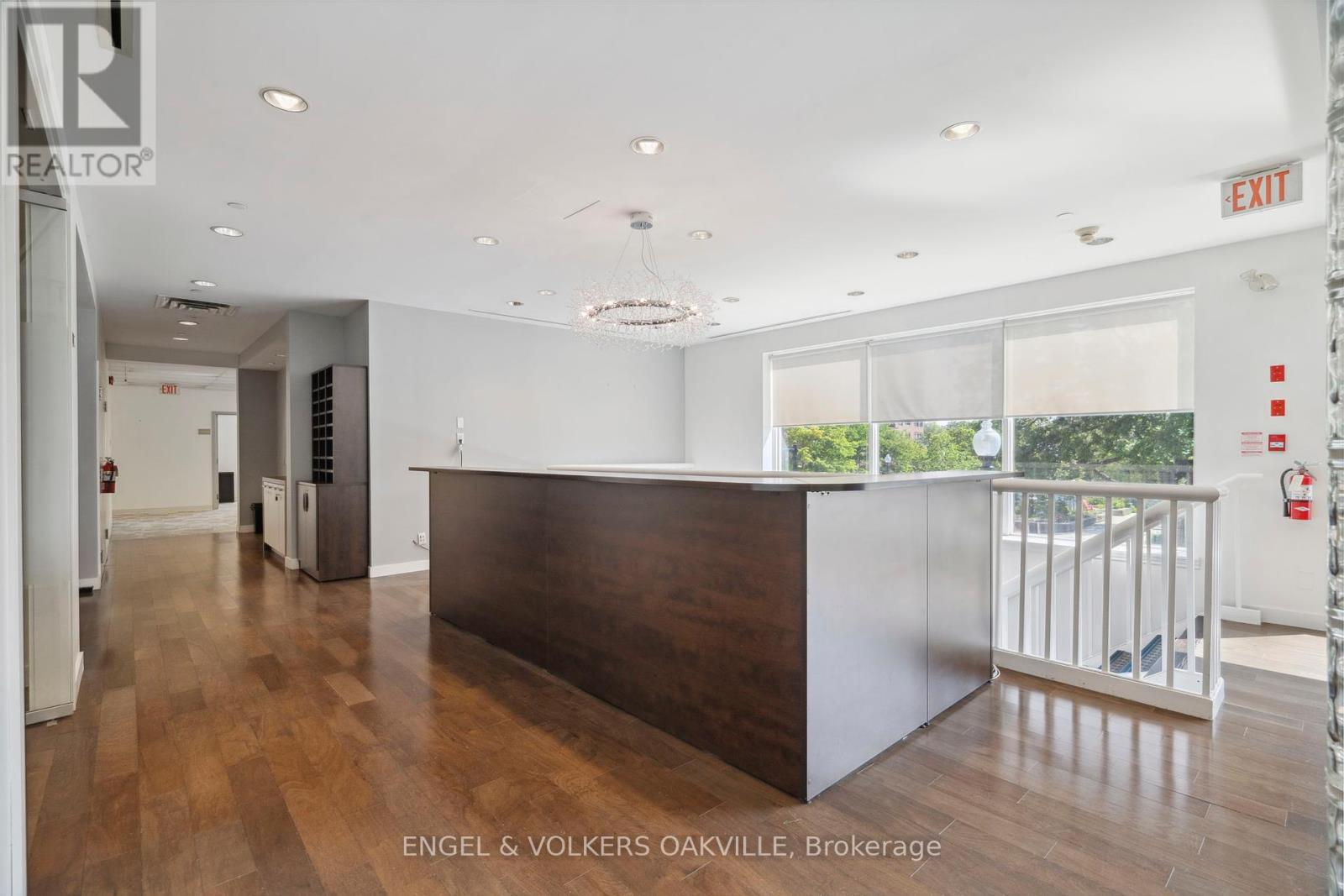 125 LAKESHORE ROAD E