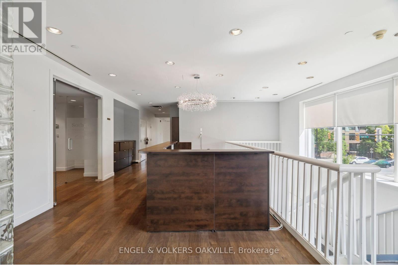 125 LAKESHORE ROAD E
