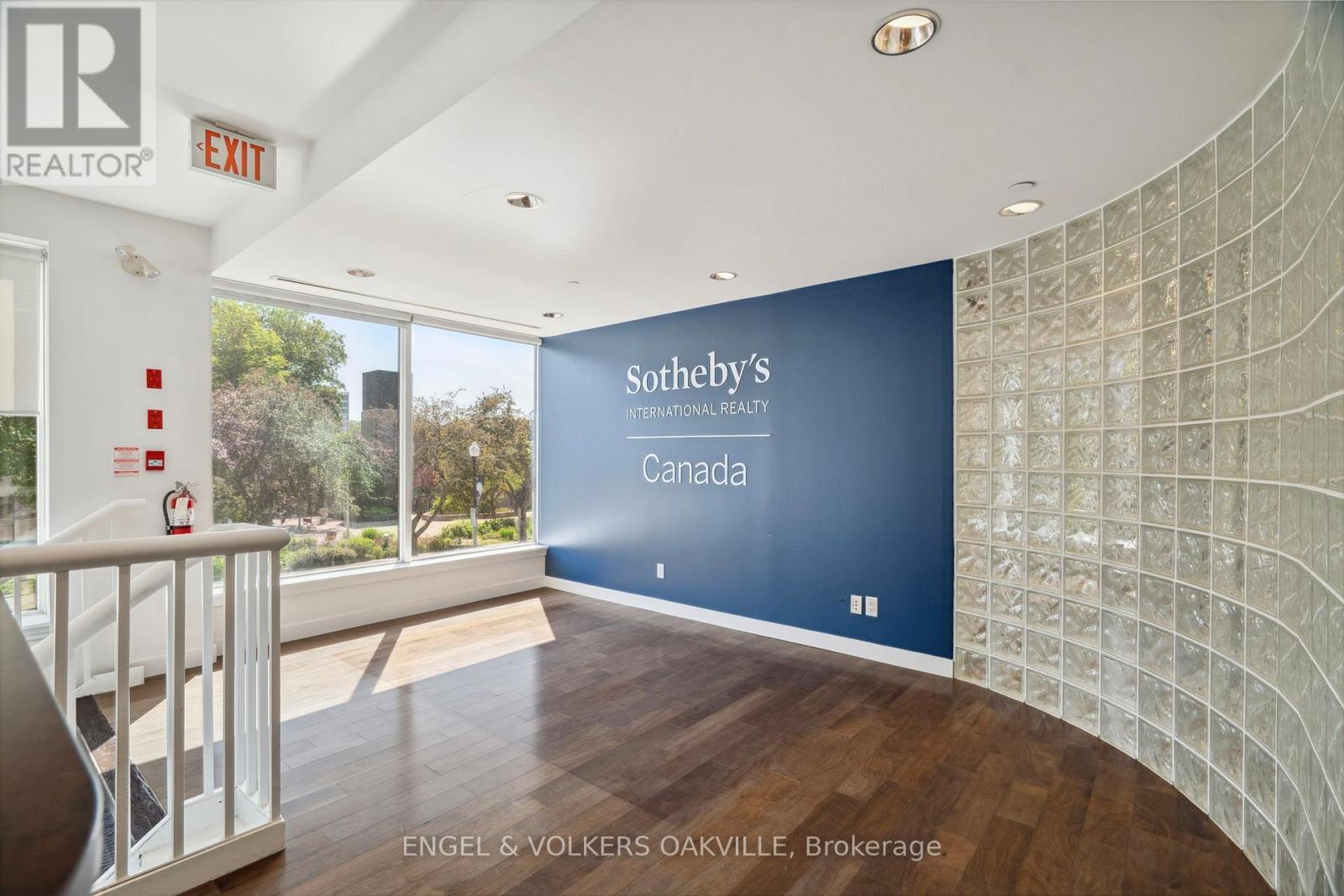 125 LAKESHORE ROAD E