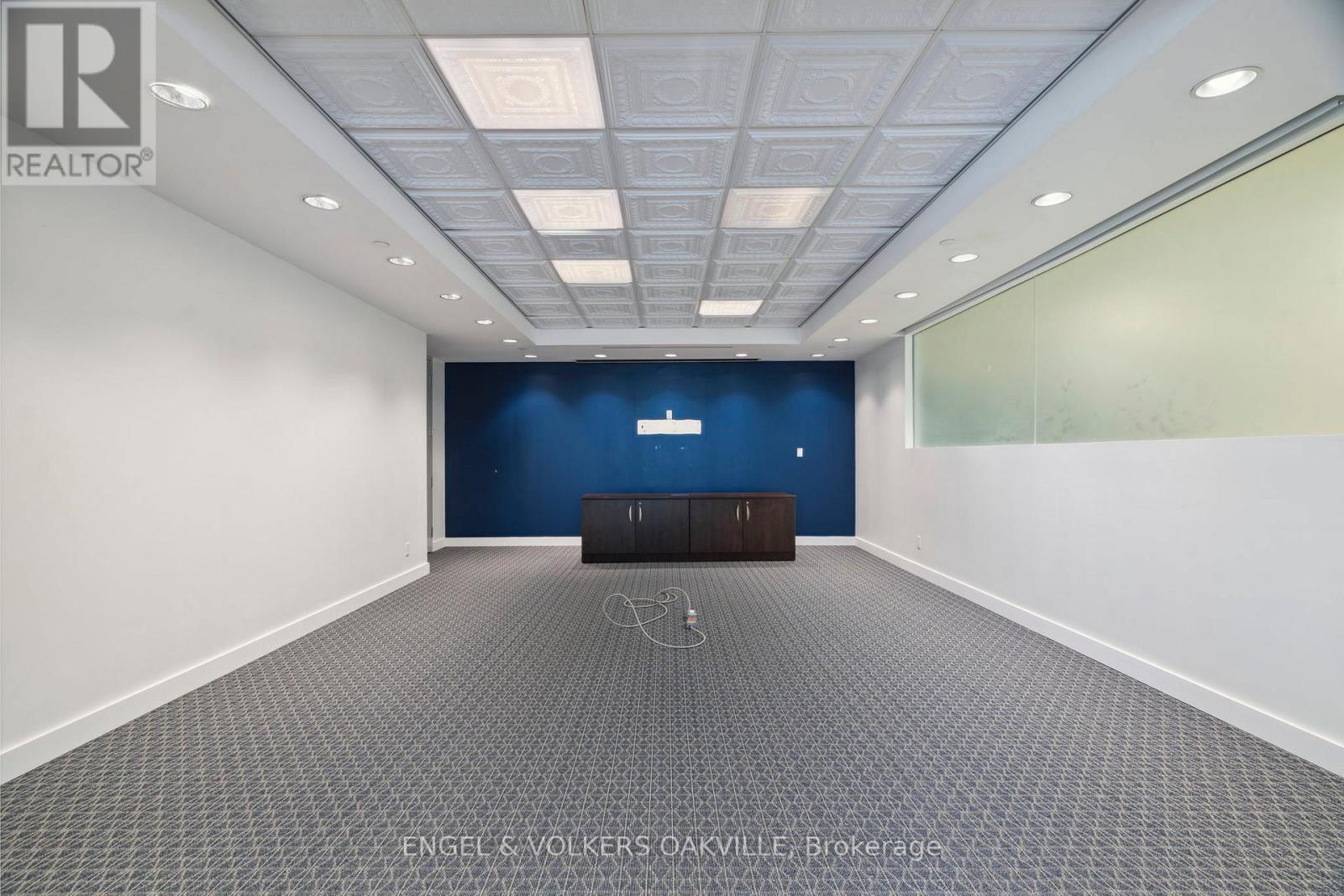 125 LAKESHORE ROAD E