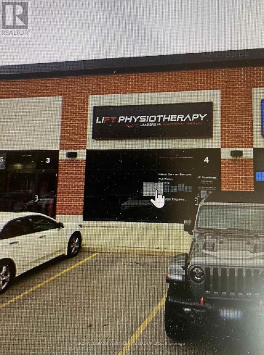 4 – 2225 DUNDAS STREET
