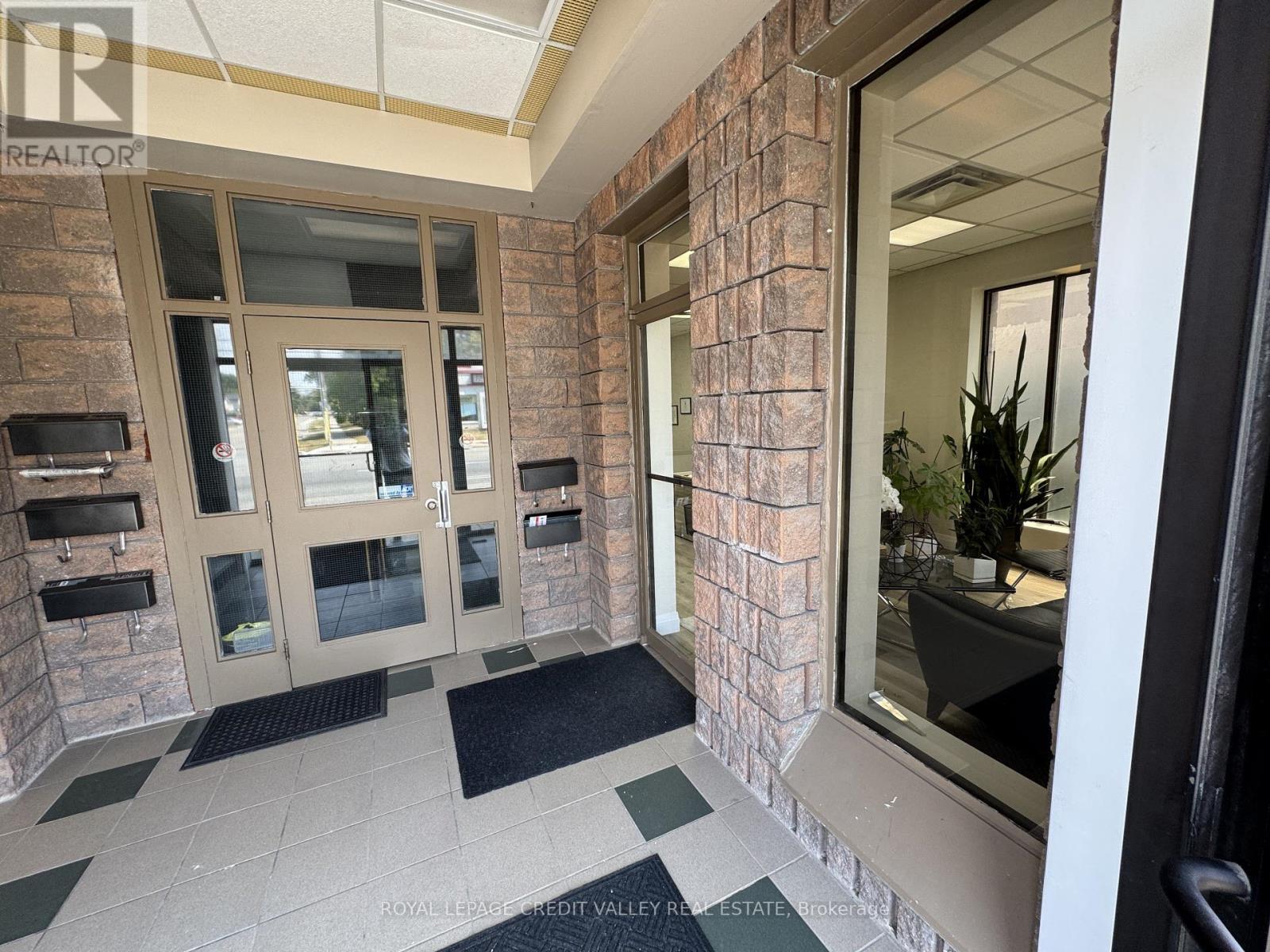 2 – 624 LAKESHORE ROAD E