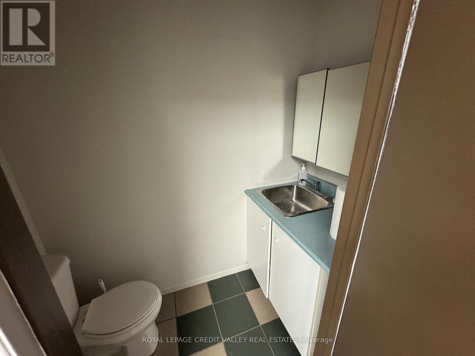 2 – 624 LAKESHORE ROAD E