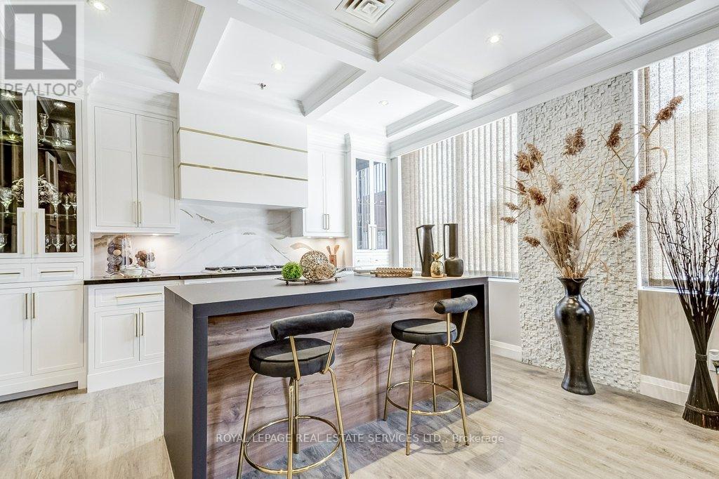 12 – 2576 DUNWIN DRIVE