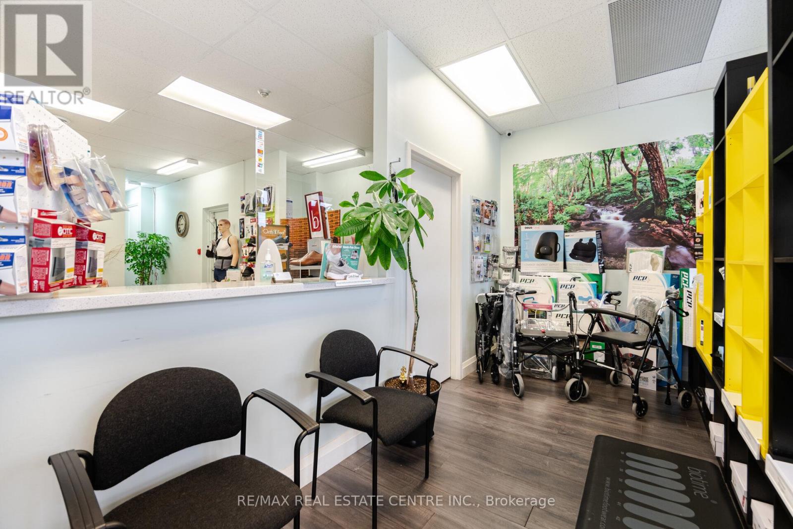 8 – 5291 LAKESHORE ROAD