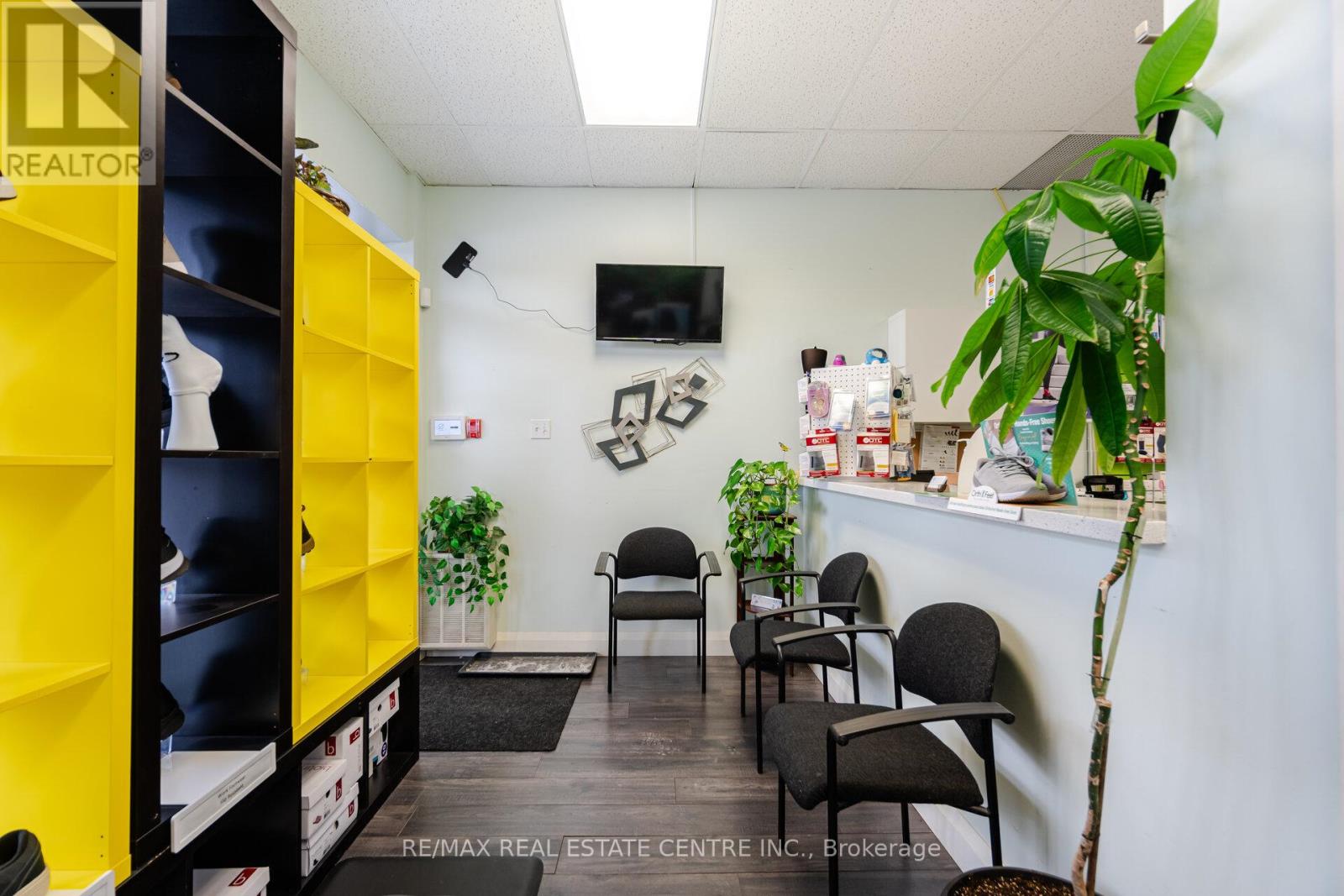 8 – 5291 LAKESHORE ROAD
