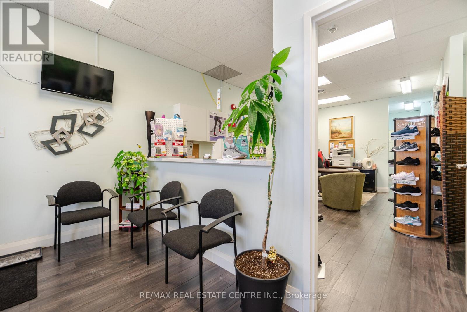 8 – 5291 LAKESHORE ROAD