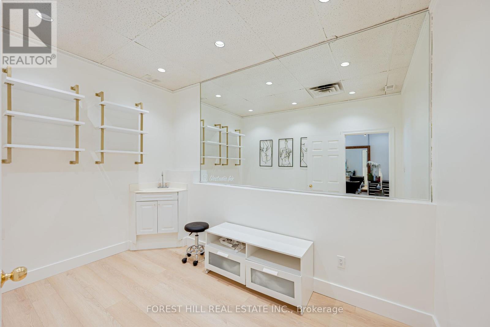 3 – 49 MISSISSAUGA ROAD N