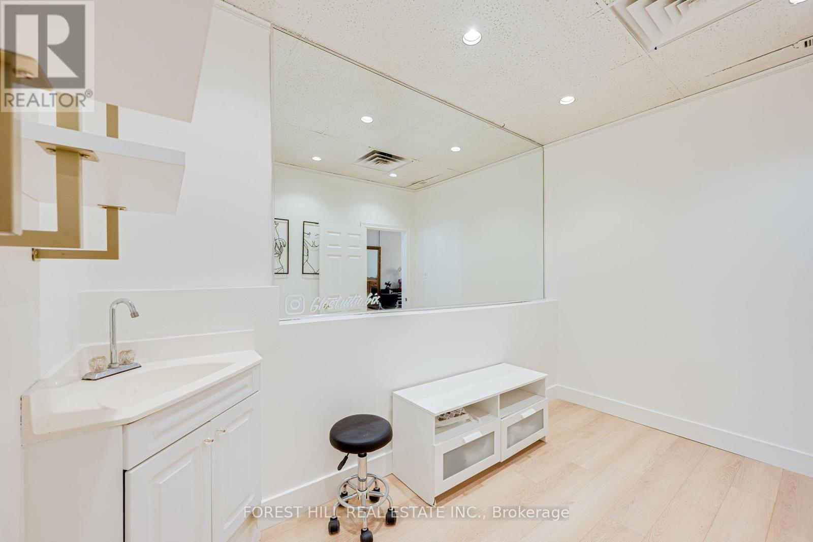 3 – 49 MISSISSAUGA ROAD N