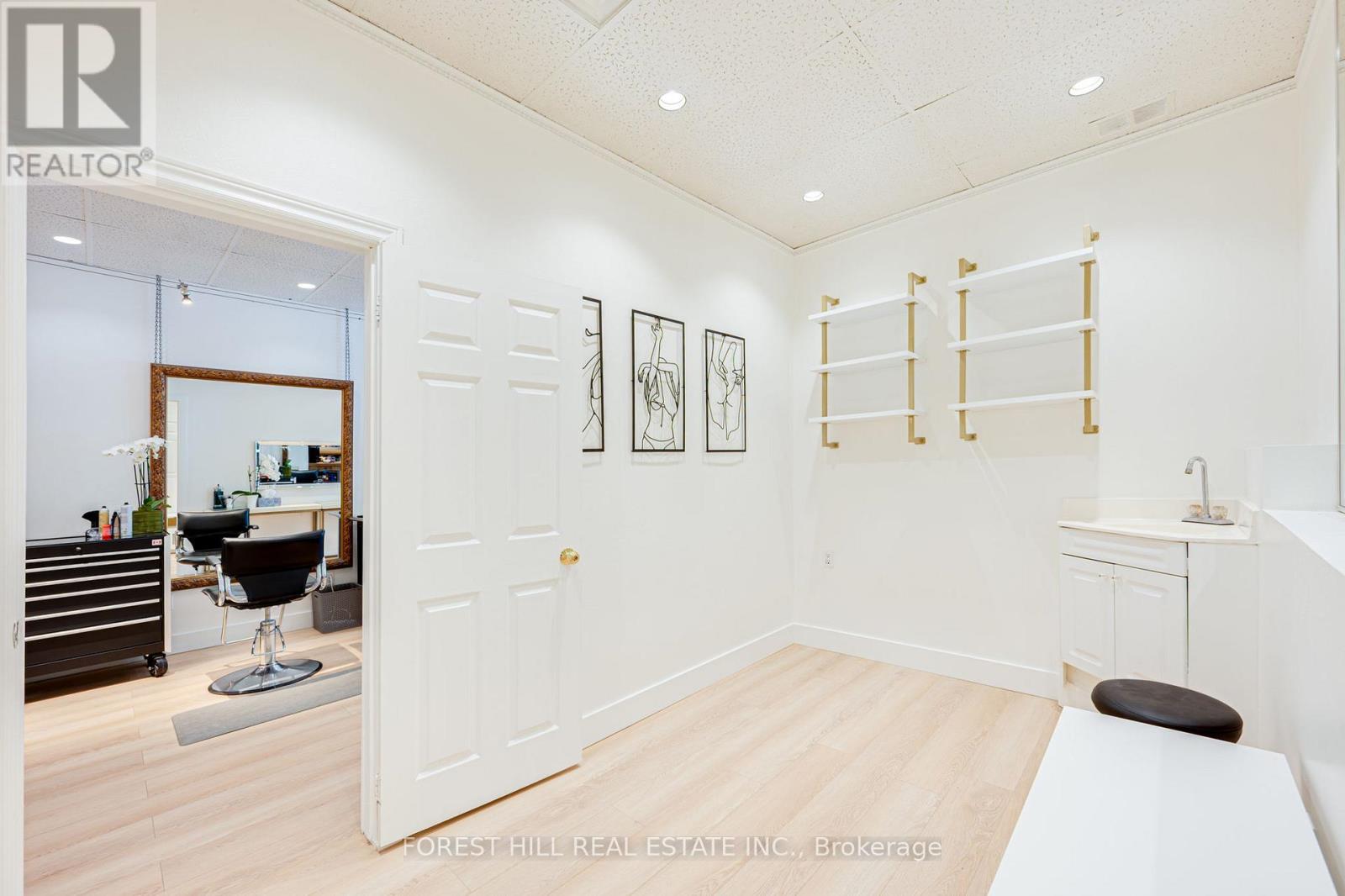 3 – 49 MISSISSAUGA ROAD N