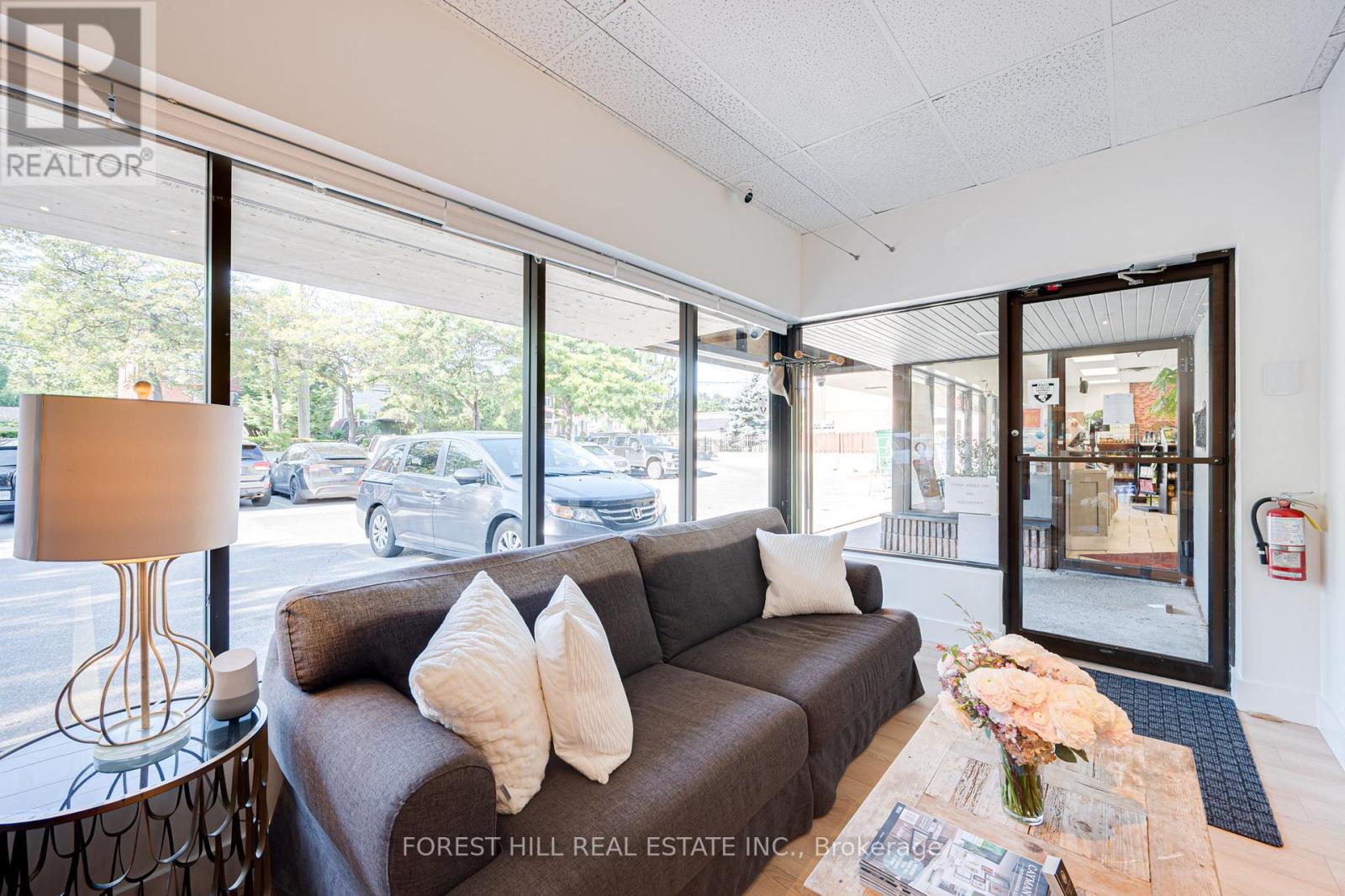 3 – 49 MISSISSAUGA ROAD N