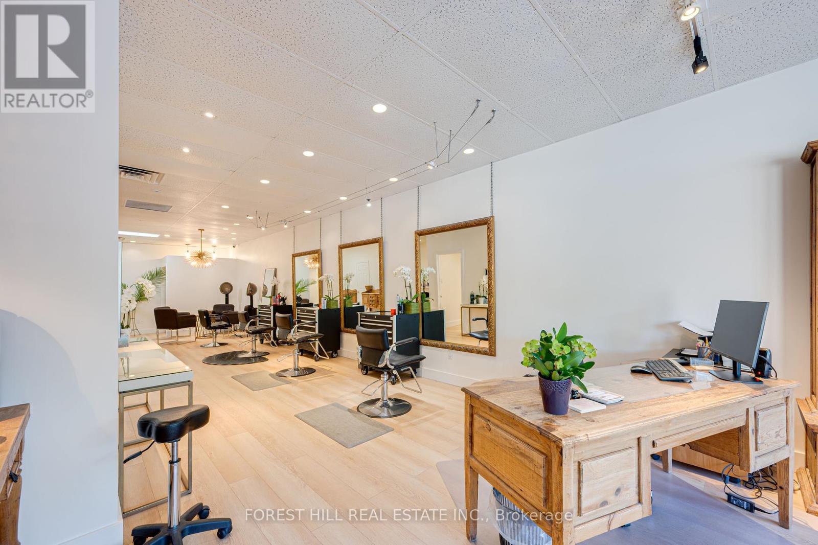 3 – 49 MISSISSAUGA ROAD N
