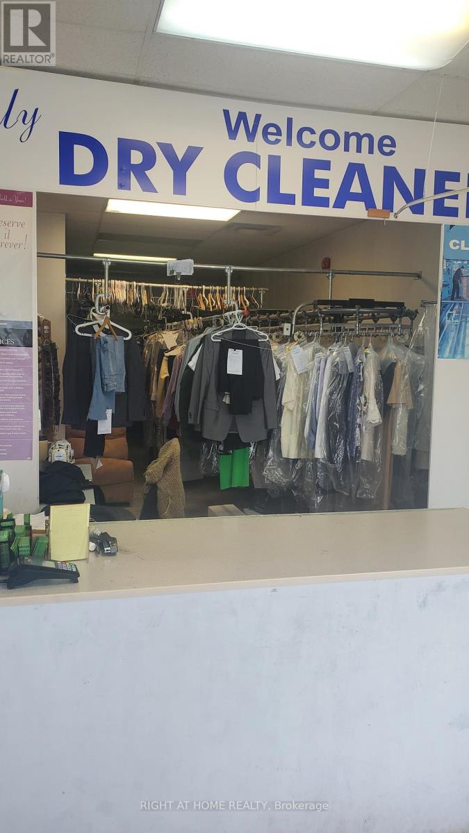 2415 DUNDAS STREET W