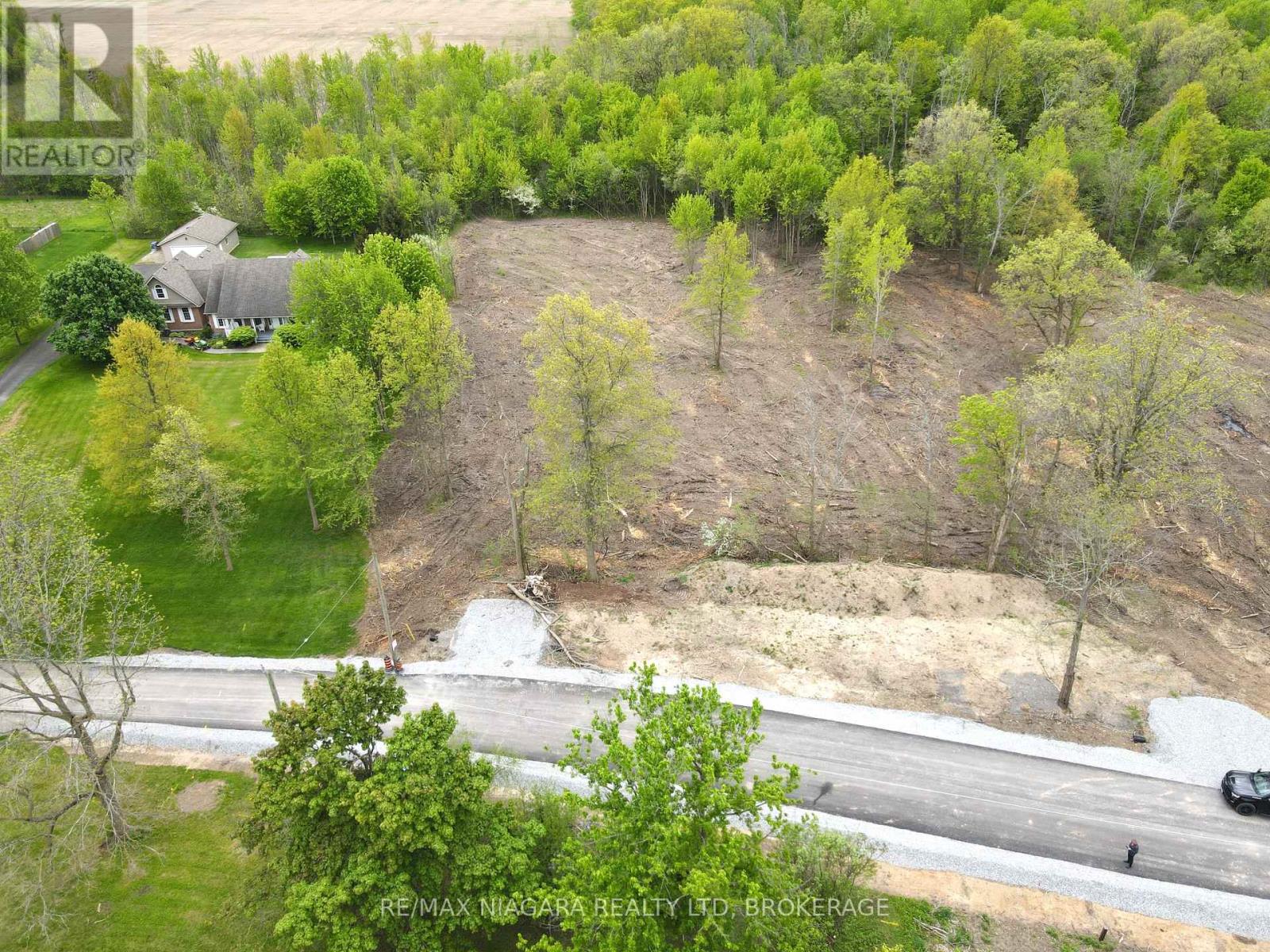2121 HOUCK CRESCENT