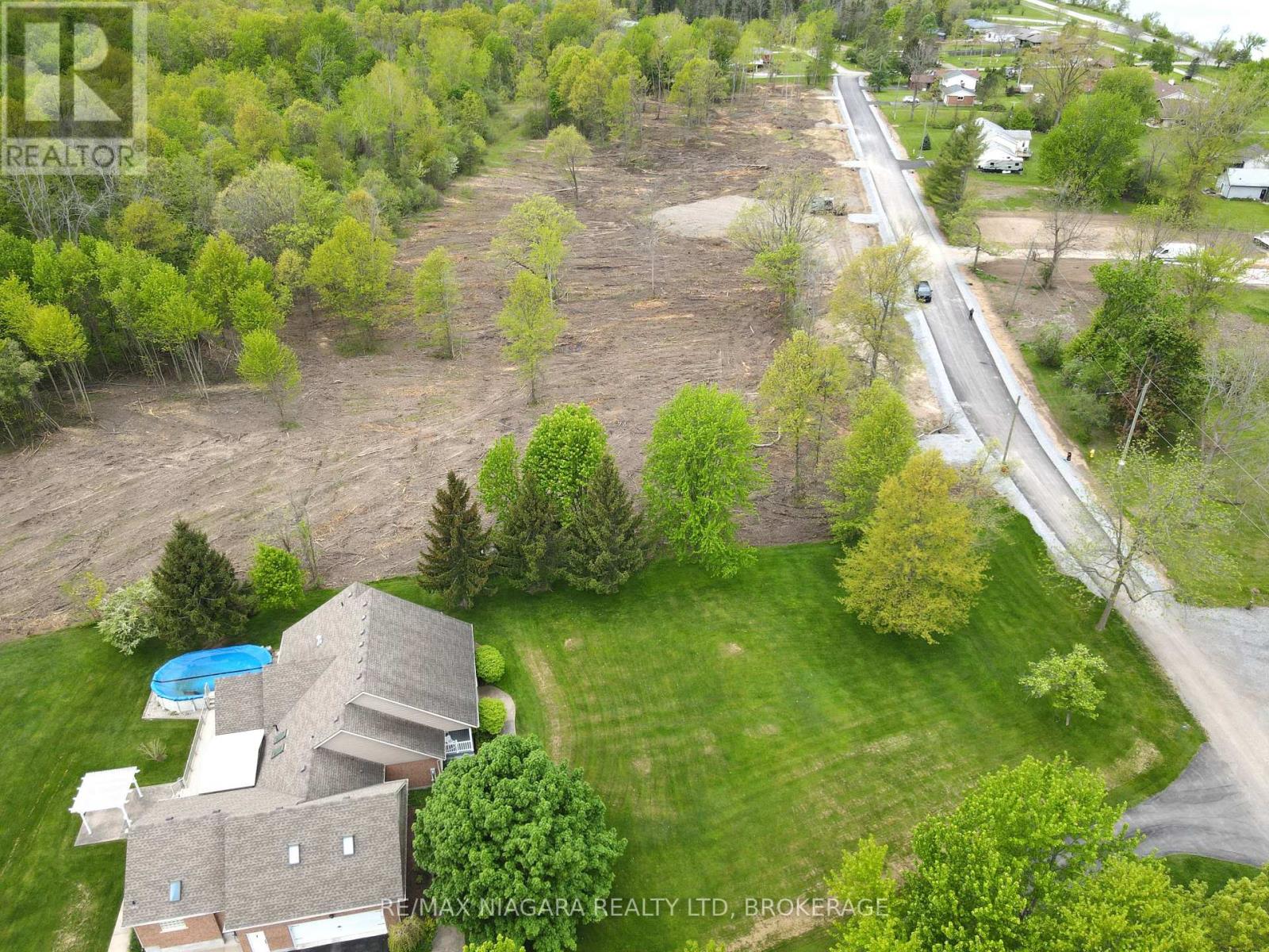 2121 HOUCK CRESCENT