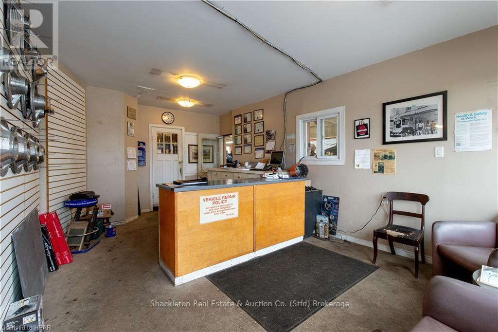 292 QUEEN STREET W