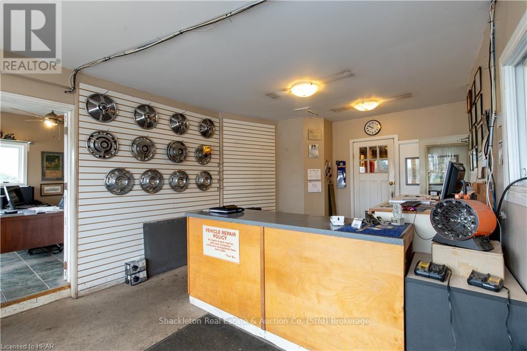 292 QUEEN STREET W