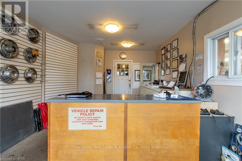 292 QUEEN STREET W