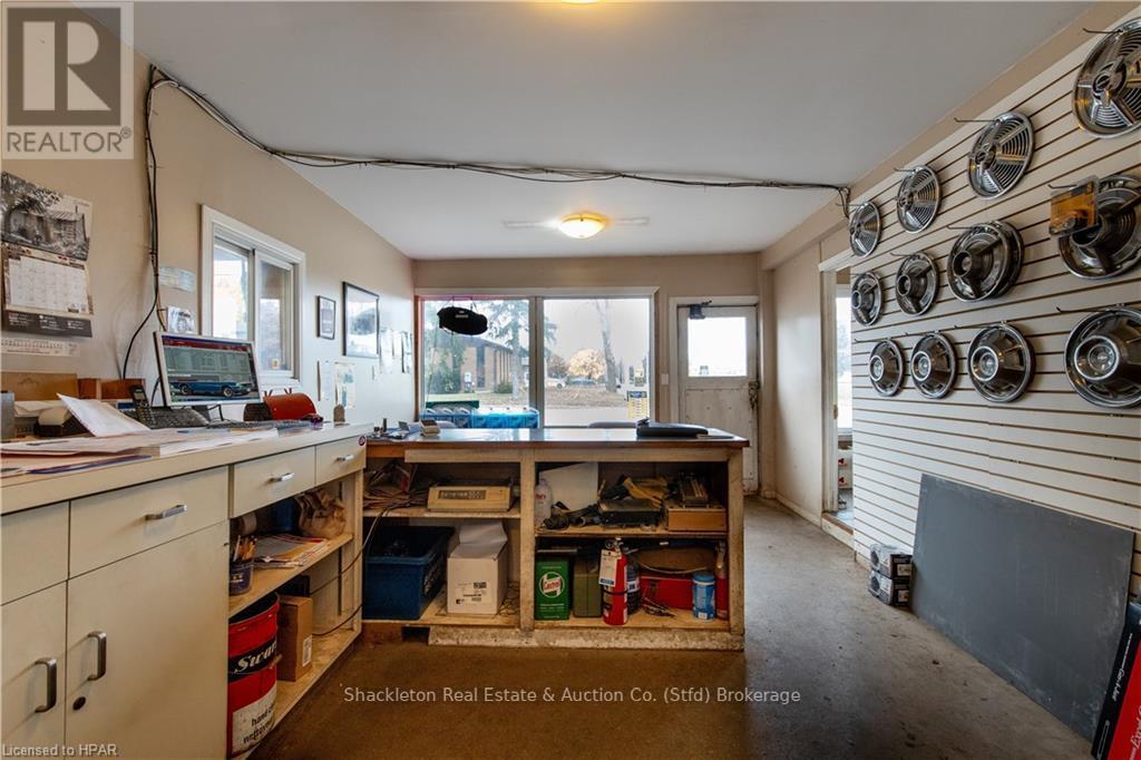 292 QUEEN STREET W