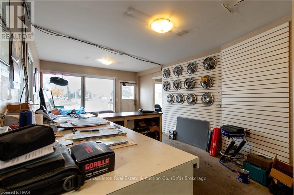 292 QUEEN STREET W